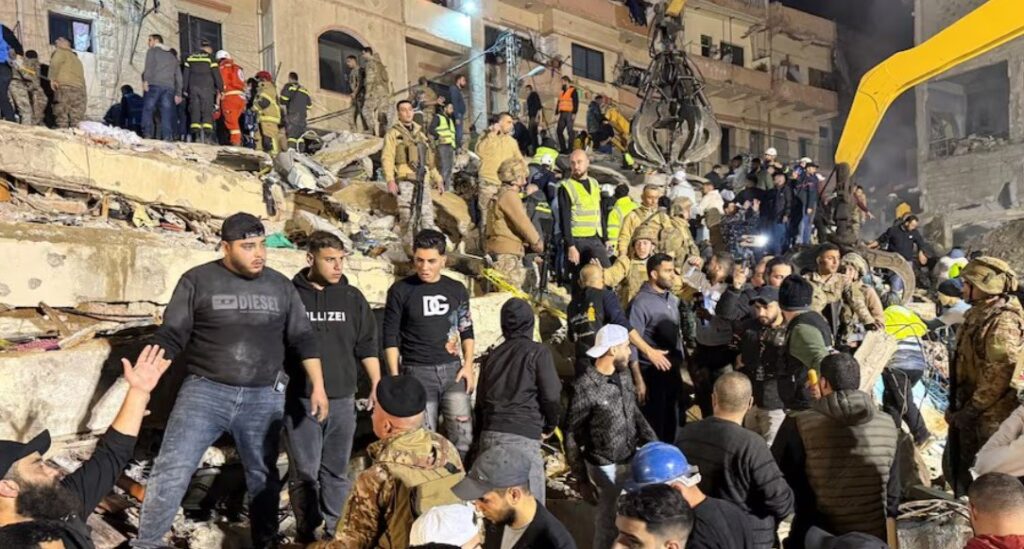 ВИДЕО: Се урна зграда во Либан, има загинати