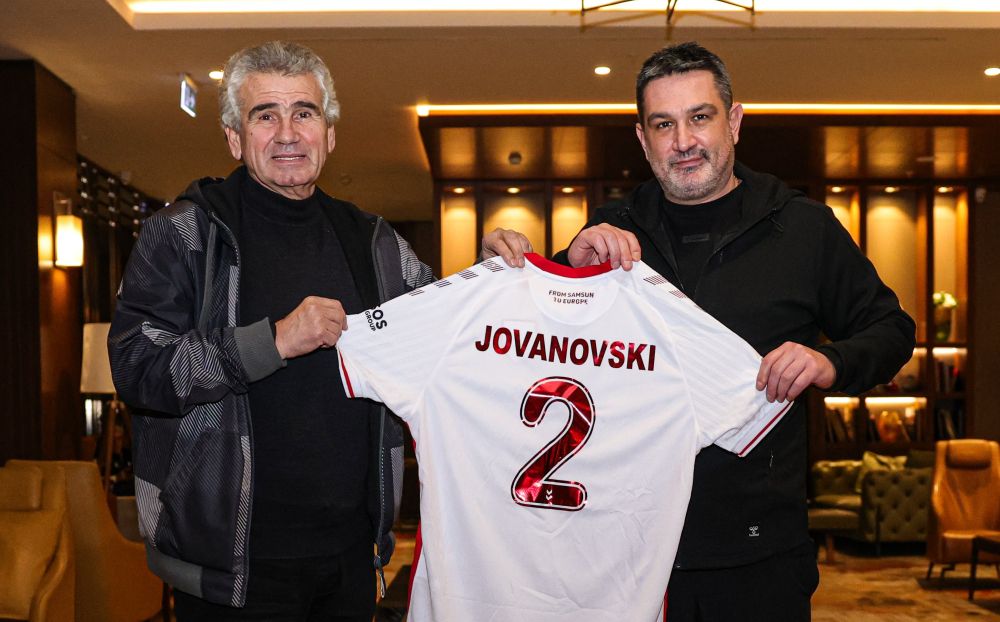 Самсунспор му даде специјален дрес на Ѓоре Јовановски (ФОТО)
