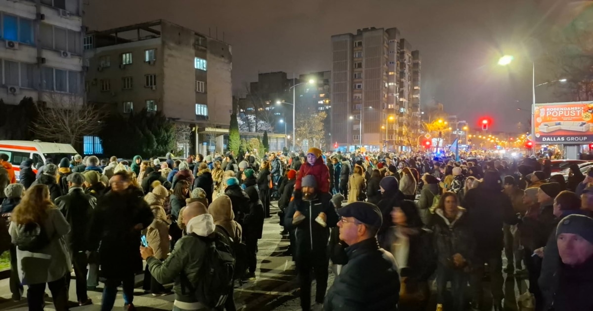 Протести во неколку градови во Србија по судирот во Нови Сад