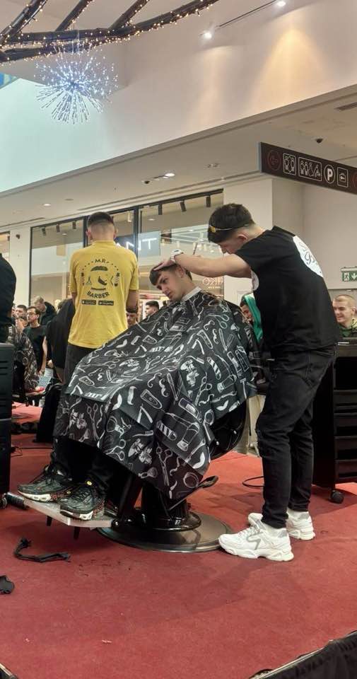 Михаил е најмладиот македонски претставник на Open Cup Serbia: 16-годишниот бербер од Скопје со долгогодишно искуство во професијата