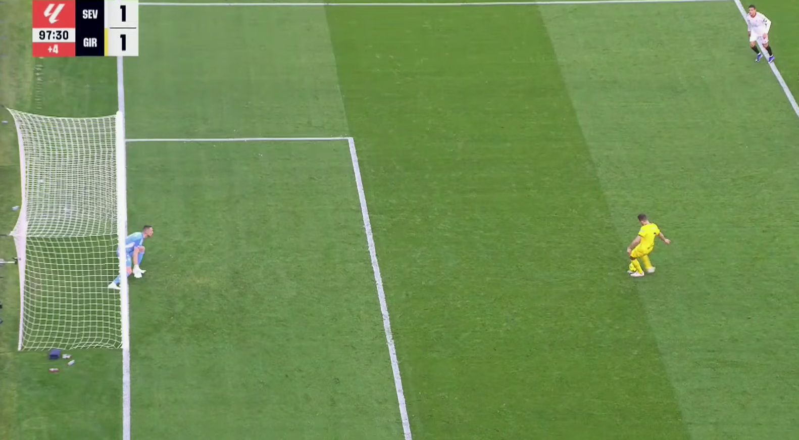 Го внесе во игра во 96. минута за да шутира пенал, а тој го промаши! (ВИДЕО)