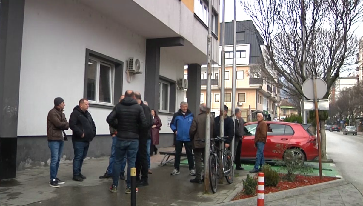 Земјоделците од тетовскo денеска протестираа барајќи исплата на отштета