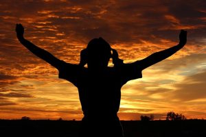 3 ХОРОСКОПСКИ ЗНАЦИ КОИ ИМААТ НАЈМНОГУ СРЕЌА: Тие се „миленици на судбината“