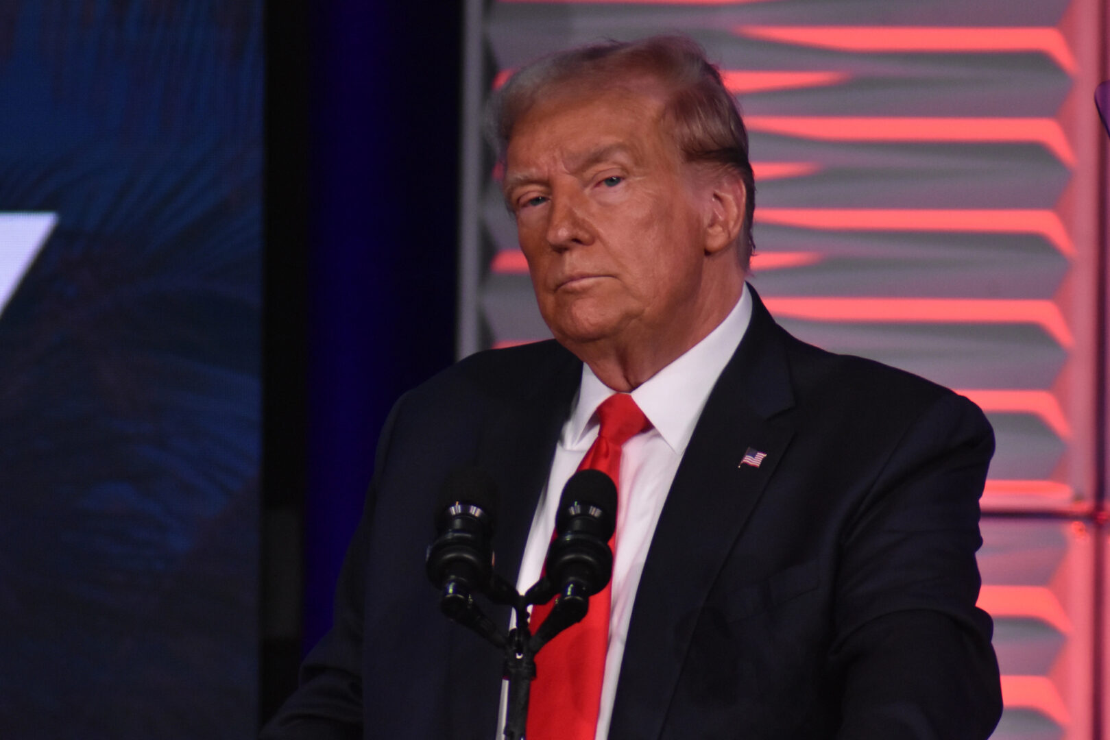 Трамп потпиша указ за нови царини од 10 проценти на глобално ниво