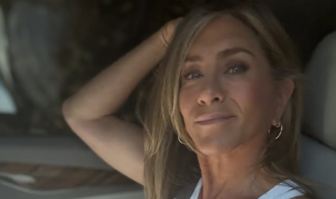 Сочен бакнеж за најсреќен роденден: Џенифер Анистон долго ќе ја памети оваа честитка