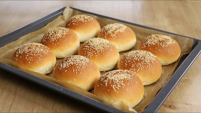 Совршени домашни лепчиња за бургер: Тајната состојка која ги прави меки како перничиња