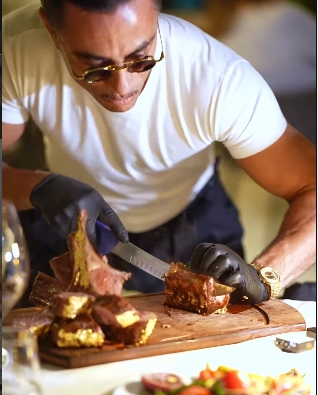 Salt Bae од локален готвач стана глобален бренд, но по откривање на валканите тајни тој доживеа пропаст