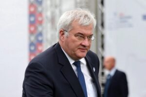 Сибиха: Нереално е да се заврши оваа војна без Трамп