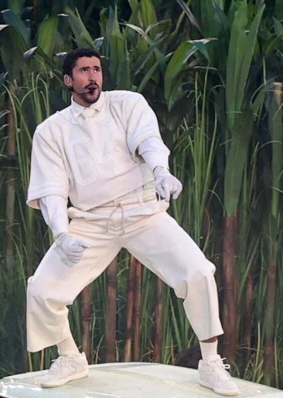 Што значи бројот 64 на дресот на Бед Бани? Фановите имаат неколку теории