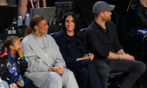 (ВИДЕО+ФОТО) МЕГАН МАРКЛ И ПРИНЦОТ ХАРИ СИНОЌА ГО ГЛЕДАЛЕ НИКОЛА ЈОКИЌ! Мрежите се запалија кога тој со српското знаме истрчал покрај поранешниот претседател на Америка