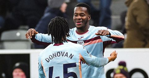 ВИДЕО: Вредните „пчели“ го покорија Њукасл и ја сонуваат Европа