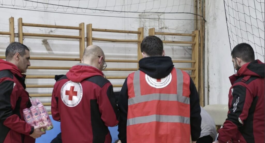 Црвен крст на терен во поплавените подрачја: 250 лица евакуирани во Кичево, меѓу нив 61 деца – материјална штета имаат вкупно 362 домаќинства!