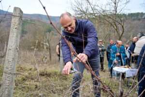 (ВИДЕО) Филипче на Свети Трифун: Власта ги остави лозарите без поддршка