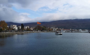 Променливо облачно со повремени врнежи од дожд