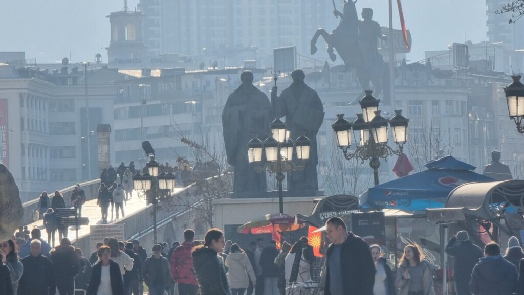 Парадоксот на „балканското офкање“: Зошто сите се жалиме, а ретко менуваме нешто?