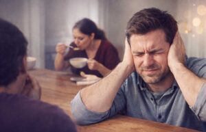 Кога обични звуци предизвикуваат силен стрес: што е мизофонија?