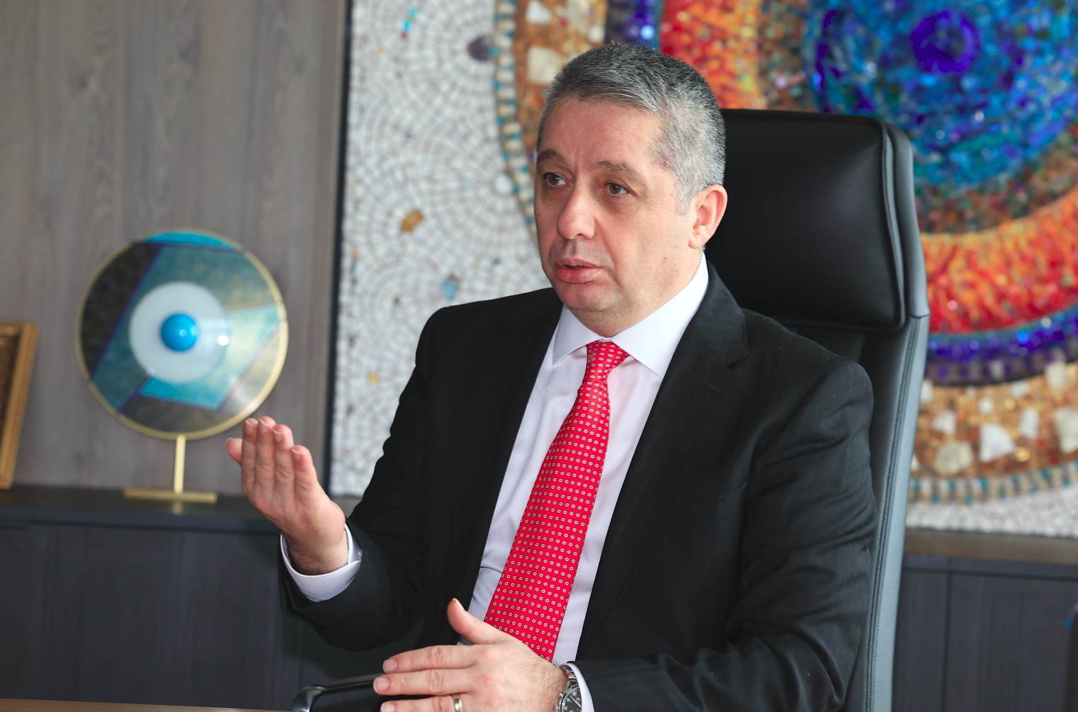 Халкбанк финансирала 279 MW зелена енергија и поддржала 634 компании предводени од жени