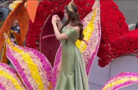 Мис Универзум се сруши среде фестивалска парада (ВИДЕО)