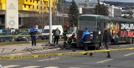 Tрамвај излета од шините во Сараево, едно лице загина, неколкумина се повредени