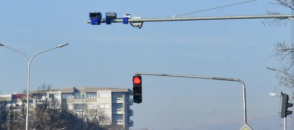 Вчера за првпат откако функциниора „Безбеден град“ не е регистрирано ниту едно минување на црвено светло