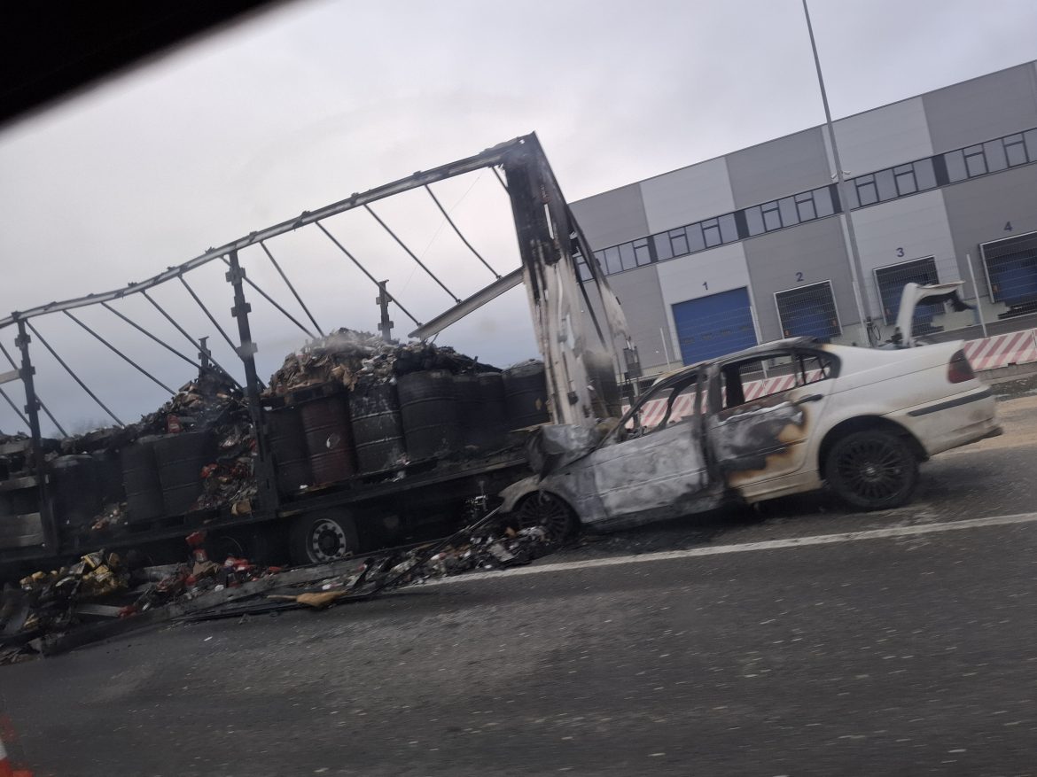 (Видео) МВР за тешката сообраќајка кај Хиподром: 25-годишник од скопско Бујковци со „бмв“ удри во камион