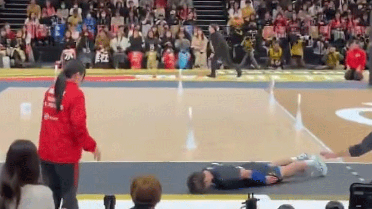 Одбојкар удри судијка, а неговото извинување ги остави сите запрепастени (Видео)