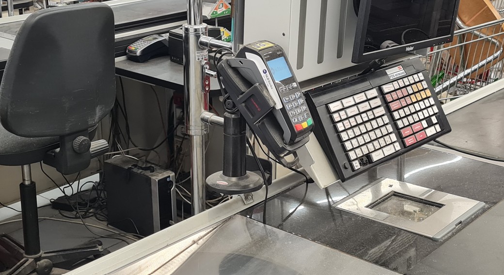 АМЕРИКАНСКИТЕ ФИРМИ И ПОТРОШУВАЧИ ГИ ПОКРИВААТ 90 ОТСТО ОД  ТРОШОЦИТЕ  ЗА ЦАРИНИТЕ НА ТРАМП, просечното зголемување на даночниот товар е околу 1.000 д…