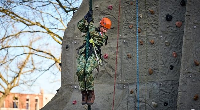 ХОЛАНДСКАТА КРАЛИЦА МАКСИМА ПОЧНА ВОЕНА ОБУКА НА 54 ГОДИНИ