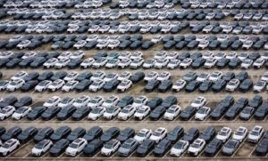 Пад на продажбата на нови автомобили во ЕУ, но електричните и хибридите во пораст