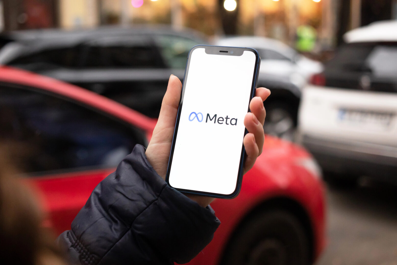 Meta и Google обвинети за намерно предизвикување зависност кај млади корисници