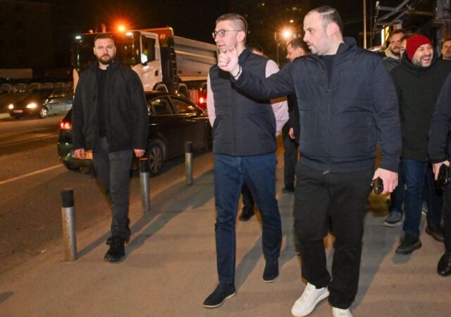 Мицкоски и Ѓорѓиевски на ноќен увид во градежните активности на булеварот „Македонија“