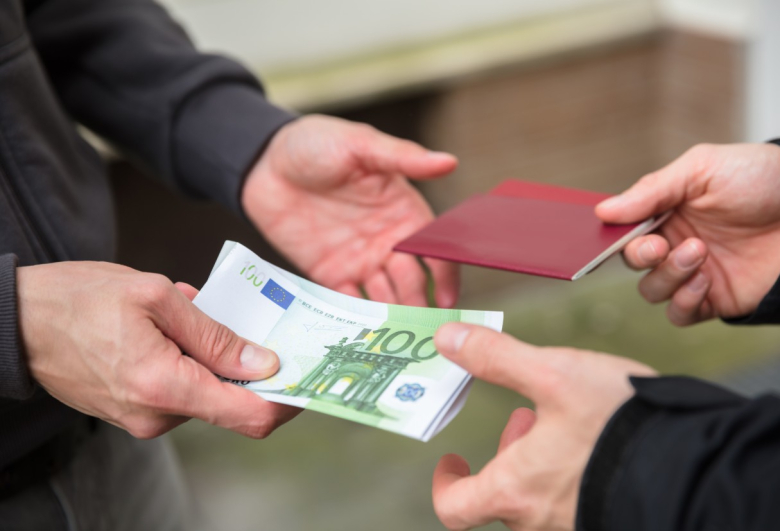 Германија разби голема мрежа за лажно полагање тестови за државјанство