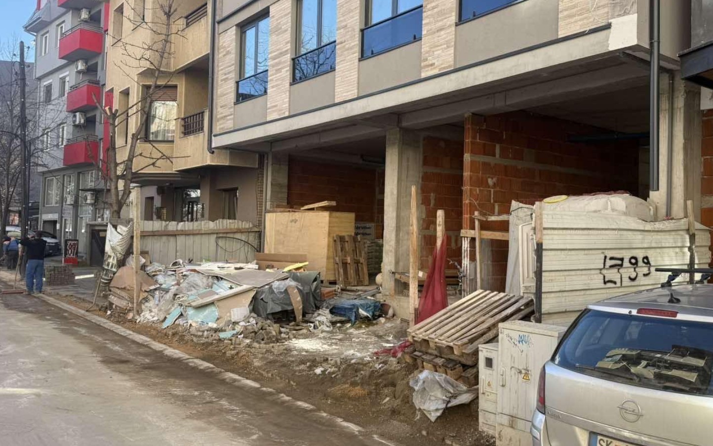 КАЗНИ ОД 1.300 ДО 1.800 ЕВРА ЗА УЗУРПАЦИЈА НА ЈАВНИ ПОВРШИНИ: општина Центар изрече четири казни, најавува засилени контроли