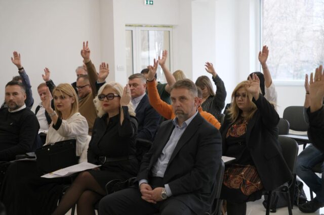 Карпош ќе набавува машина за чистење на отпад и депонии