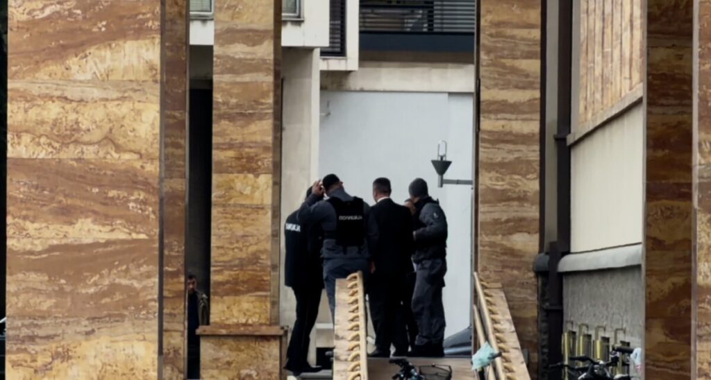 Трендафилов: Пратениците две години ги блокираат платите на работниците, а си ги зголемуваат сопствените