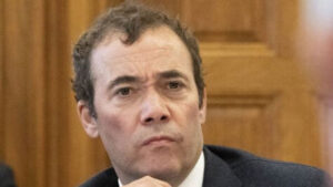 Си замина клучниот директор на „Вашингтон пост“, им испрати мејл на вработените