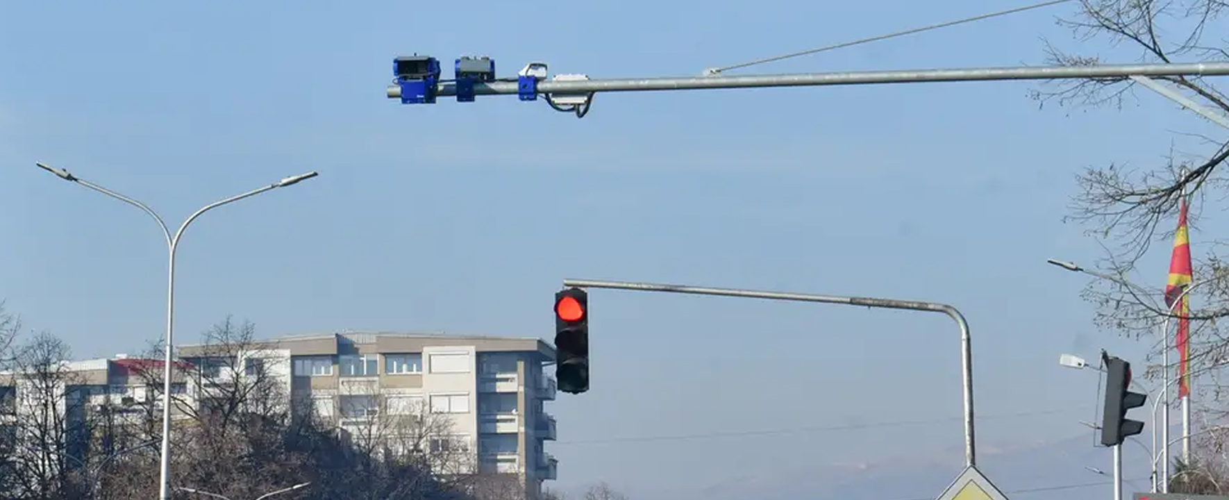 КОНЕЧНО: Ниту еден возач не поминал на црвено на семафор!