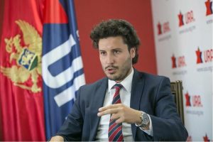 Абазовиќ бара предвремени избори во Црна Гора