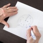 Невролог открива: Овој тест од 30 секунди покажува дали имате рани знаци на Алцхајмерова болест