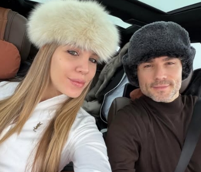 Го покажа трудничкиот стомак: Сопругата на познатиот хармоникаш Аца Софронијевиќ блеска и од крајот на бременоста