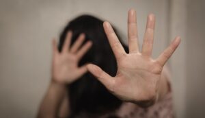 Пијан маж со нож ја повредил 17-годишната девојка