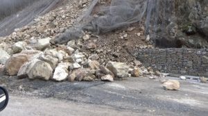 Поради свлечиште затворена обиколницата околу Битола, сообраќајот се пренасочува преку градот