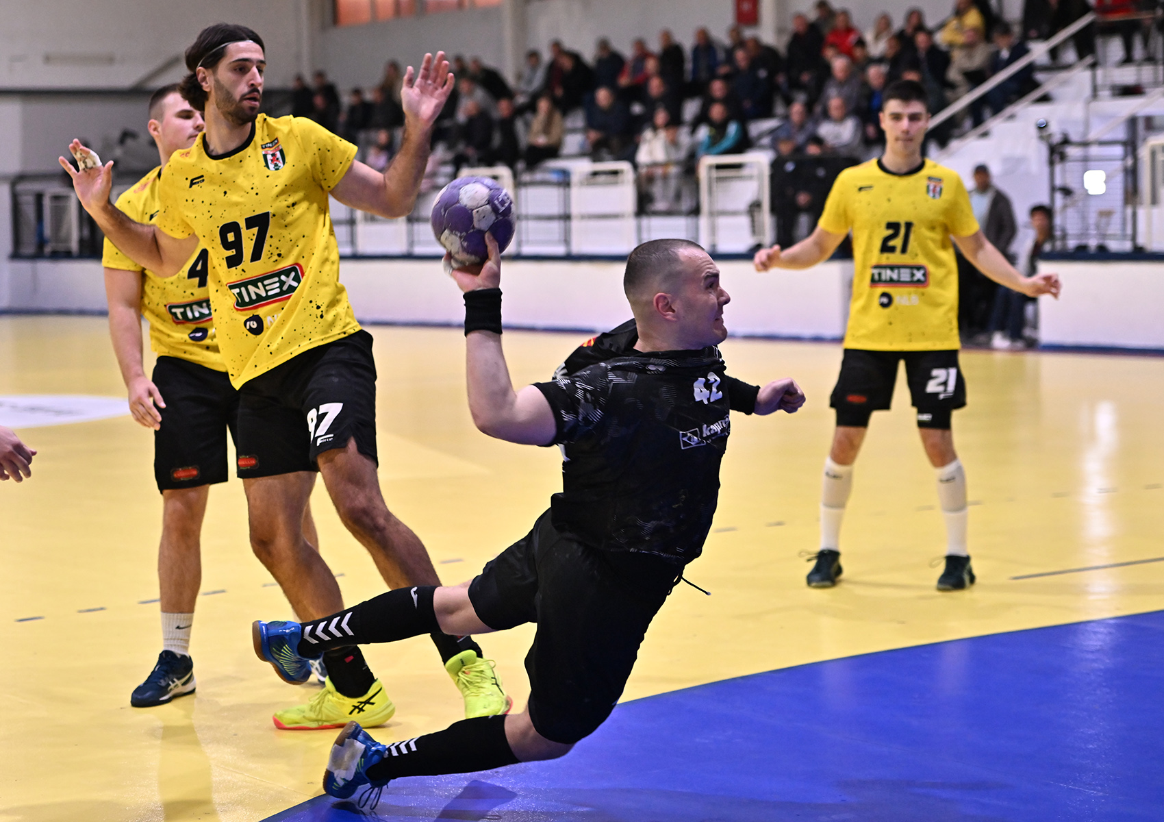 Бутел лесно ја освои Струга