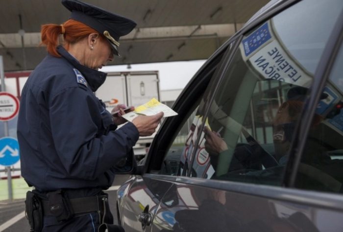 ПРОБЛЕМИ СО НОВИОТ СИСТЕМ НА ЕУ: Редици на пасошка контрола за влез и излез, чекањето за одморите в лето може да трае и по 4 часа