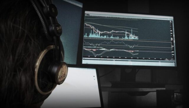 Грција: 4 обвинети осудени на 8 години затвор во скандал со прислушување од големи размери