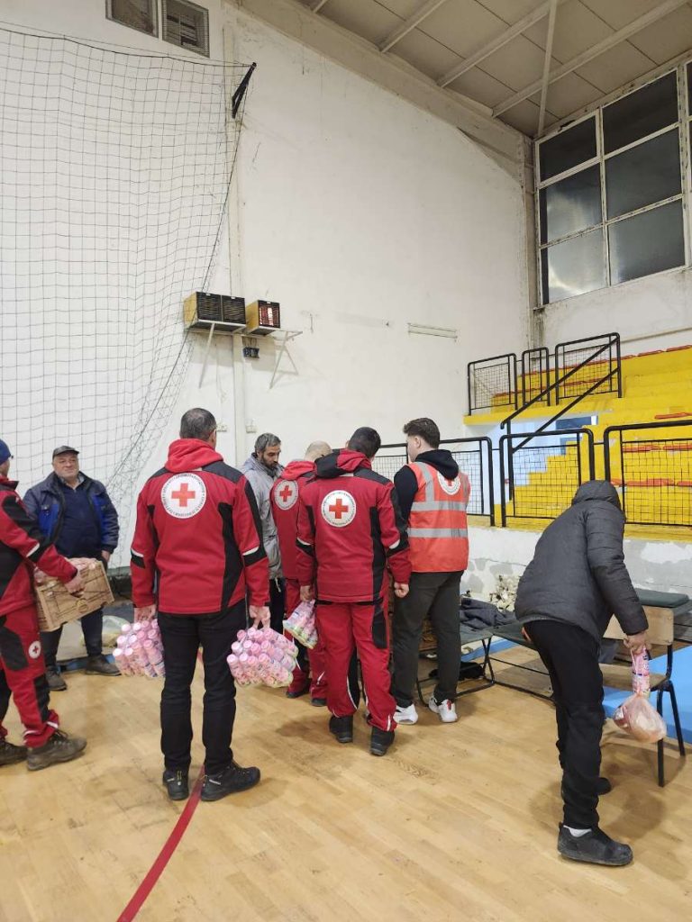 Евакуирани 250 лица по поплавите во Кичево, од нив три се бебиња, а 58 деца на возраст од 2 до 10 години