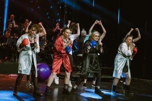 „ГЛУМЦИТЕ ПЕАТ“ НА 24 И 25 МАРТ СО МАКЕДОНСКА МУЗИКА И НОВИ АКТЕРСКИ ИМИЊА