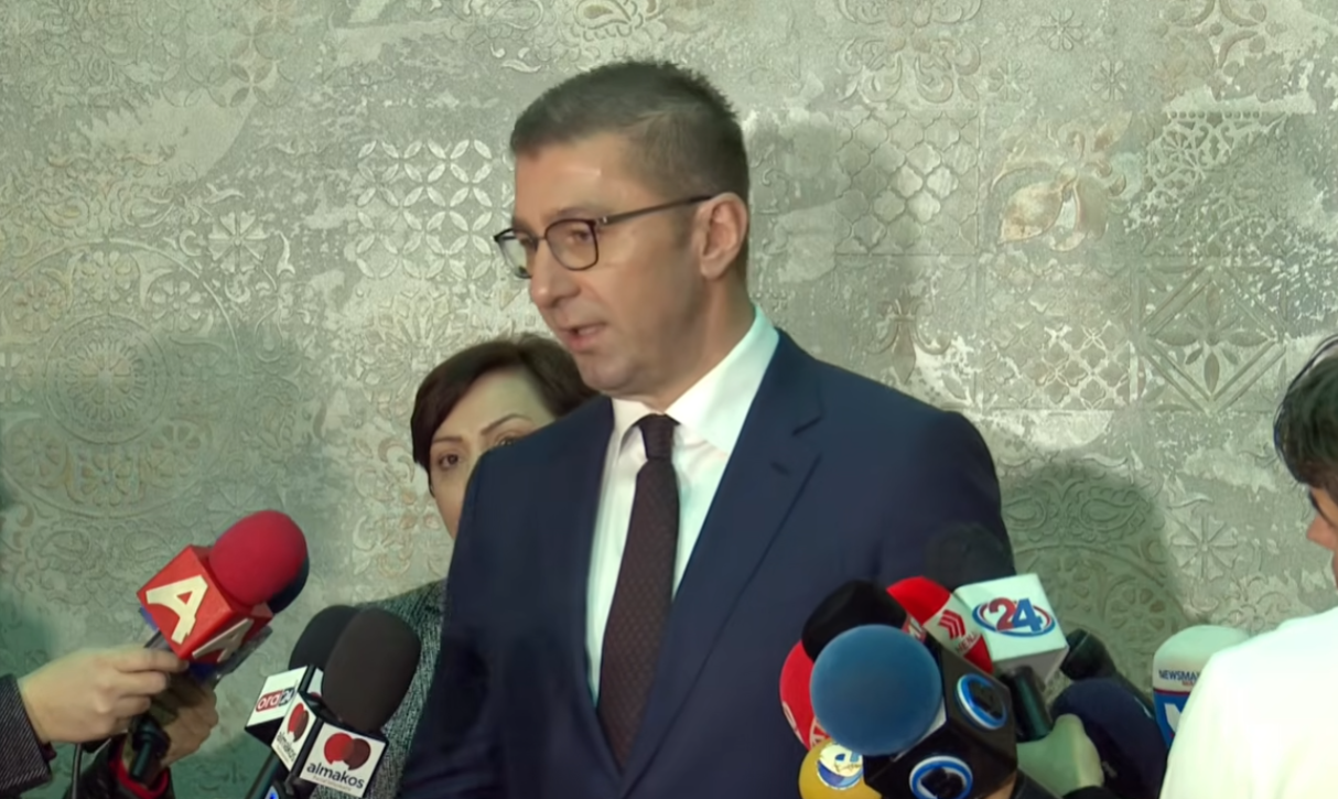 Мицкоски: Нема да купуваме нов авион, ќе се молиме да останеме живи