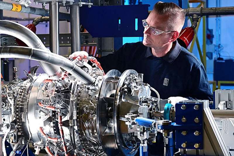 Новиот хибриден авионски мотор на Rolls-Royce може да ги намали емисиите од авијација за 30 проценти