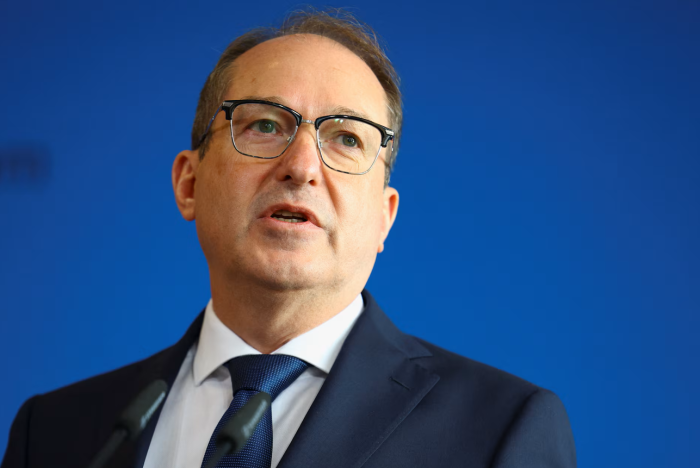 Германија планира да ја забрза интеграцијата на барателите на азил на пазарот на трудот